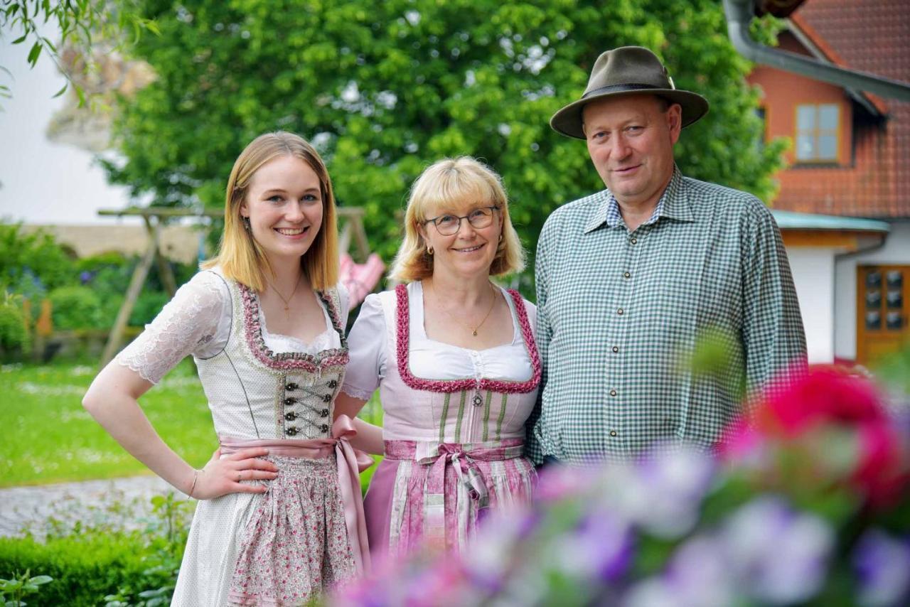 Landhotel Zur Pferdetraenke Schleid エクステリア 写真